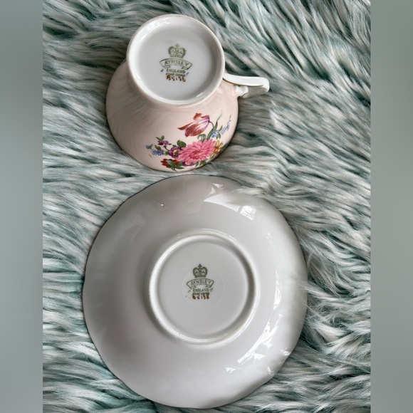 Vintage Ainsley Tea Cup and Saucer. - Picture 5 of 11
